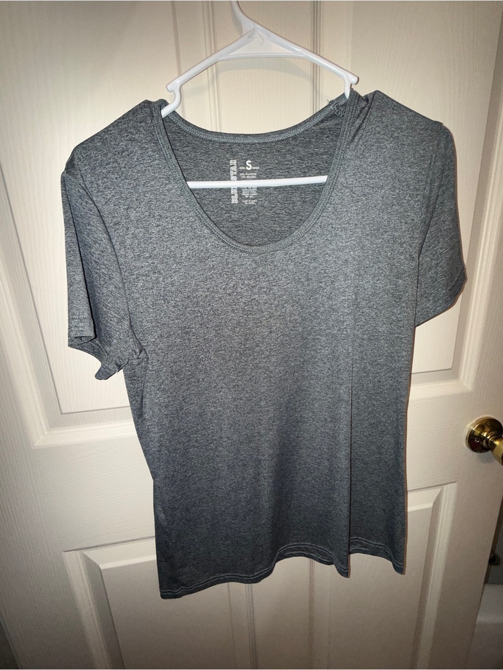 Source Unknown Heather Gray Scoop Neck Short Sleeve Tee